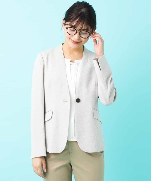 a.v.v（アーヴェヴェ）の「【洗える】Ｖネックジャケット（その他アウター・レディース・アイボリー/ライトグレー・34/36/38/40/42）」の3枚目の写真