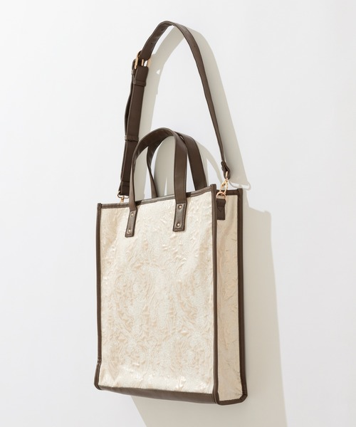natural couture(ナチュラルクチュール)の「バイカラートートバッグ(トートバッグ・レディース・モカ/オフホワイト/アイボリー・FREE)」の5枚目の写真