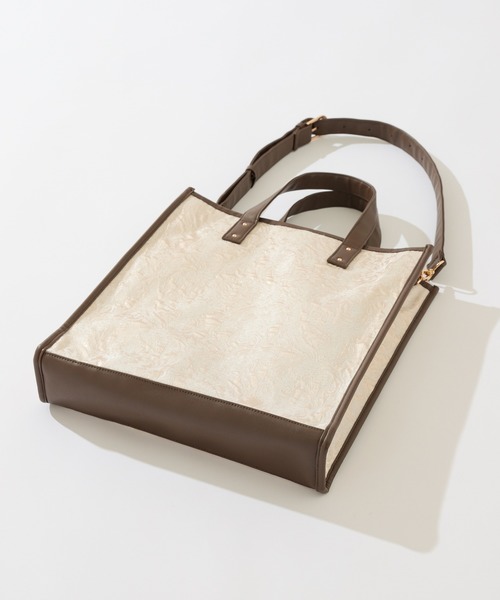 natural couture(ナチュラルクチュール)の「バイカラートートバッグ(トートバッグ・レディース・モカ/オフホワイト/アイボリー・FREE)」の6枚目の写真