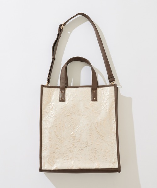 natural couture(ナチュラルクチュール)の「バイカラートートバッグ(トートバッグ・レディース・モカ/オフホワイト/アイボリー・FREE)」の4枚目の写真