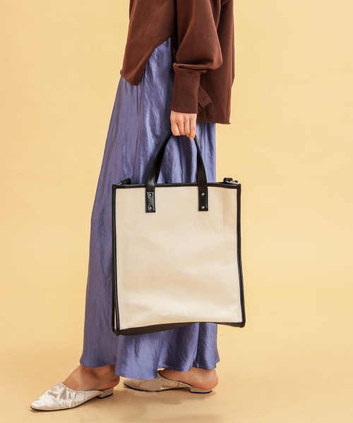 natural couture(ナチュラルクチュール)の「バイカラートートバッグ(トートバッグ・レディース・モカ/オフホワイト/アイボリー・FREE)」の15枚目の写真