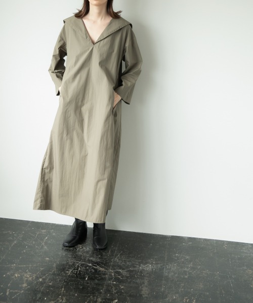 トワヴァーズ カーキベージュ 長袖ワンピース セーラータイプ トワヴァーズ カーキベージュ 長袖ワンピース セーラータイプ