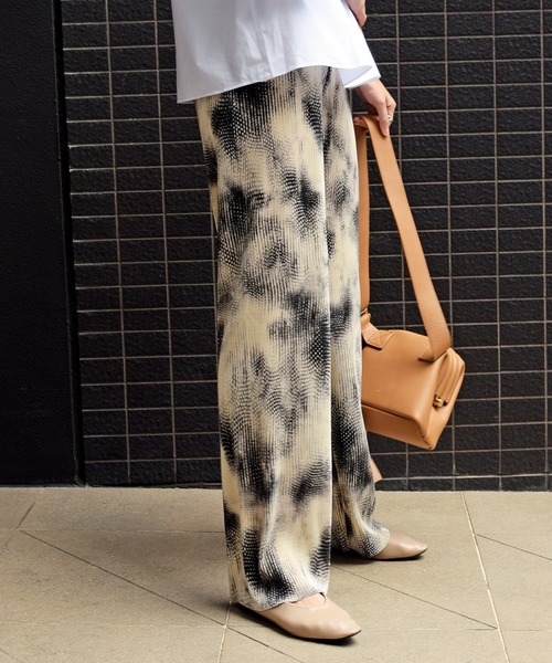 Marient（マリエント）の「タイダイプリーツラフパンツ/PT（その他パンツ・レディース・ブラック/ブラウン・FREE）」の2枚目の写真