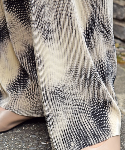 Marient（マリエント）の「タイダイプリーツラフパンツ/PT（その他パンツ・レディース・ブラック/ブラウン・FREE）」の3枚目の写真