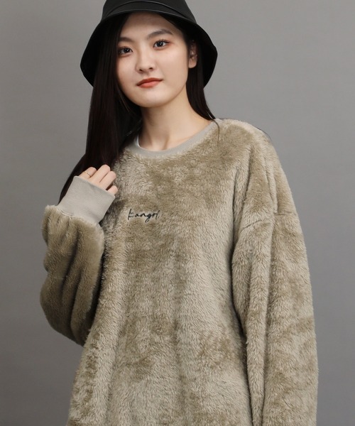 KANGOL（カンゴール）の「KANGOL / カンゴール 別注 コラボ オーバーサイズ ボア フリース クルーネック トレーナー（スウェット・メンズ・ベージュ/ブラウン/モカ/グレイッシュベージュ/オフホワイト/ブラック系その他/ホワイト系その他/ベージュ系その他/グレー系その他/ブラウン系その他/ブラック/グレー系その他2/グレー系その他3・SMALL/MEDIUM/LARGE/X-LARGE）」の5枚目の写真
