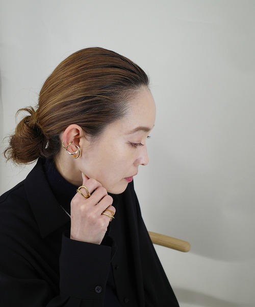 AROM.（アロム）の「【AROM. / アロム】シルバー925 / DISTORCERE Ear Cuff / イヤーカフ（イヤーカフ・レディース・シルバー/ゴールド・FREE）」の6枚目の写真