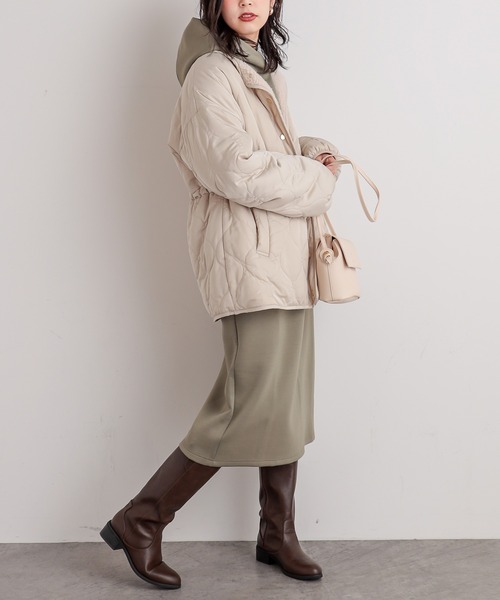 natural couture(ナチュラルクチュール)の「サイドジップダンボールニットパーカーワンピース(ワンピース・レディース・ブラック/ベージュ/カーキ/ブルー/グレイッシュベージュ・FREE)」の5枚目の写真