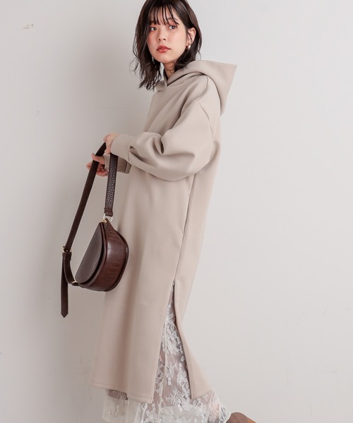 natural couture(ナチュラルクチュール)の「サイドジップダンボールニットパーカーワンピース(ワンピース・レディース・ブラック/ベージュ/カーキ/ブルー/グレイッシュベージュ・FREE)」の7枚目の写真