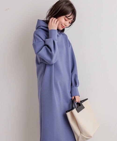natural couture(ナチュラルクチュール)の「サイドジップダンボールニットパーカーワンピース(ワンピース・レディース・ブラック/ベージュ/カーキ/ブルー/グレイッシュベージュ・FREE)」の8枚目の写真