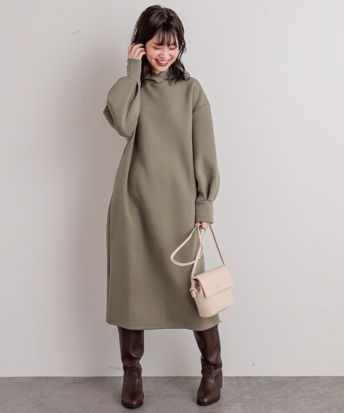 natural couture(ナチュラルクチュール)の「サイドジップダンボールニットパーカーワンピース(ワンピース・レディース・ブラック/ベージュ/カーキ/ブルー/グレイッシュベージュ・FREE)」の11枚目の写真