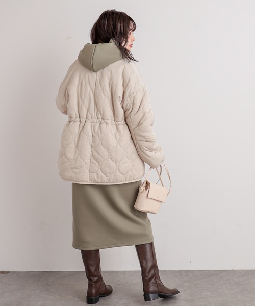 natural couture(ナチュラルクチュール)の「サイドジップダンボールニットパーカーワンピース(ワンピース・レディース・ブラック/ベージュ/カーキ/ブルー/グレイッシュベージュ・FREE)」の20枚目の写真