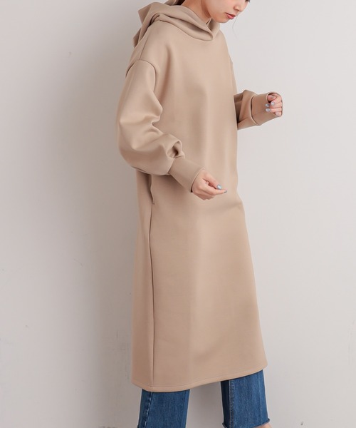natural couture(ナチュラルクチュール)の「サイドジップダンボールニットパーカーワンピース(ワンピース・レディース・ブラック/ベージュ/カーキ/ブルー/グレイッシュベージュ・FREE)」の19枚目の写真