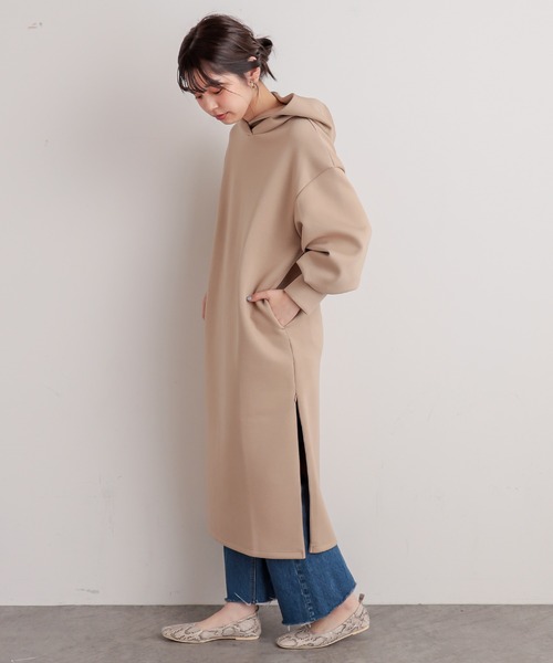 natural couture(ナチュラルクチュール)の「サイドジップダンボールニットパーカーワンピース(ワンピース・レディース・ブラック/ベージュ/カーキ/ブルー/グレイッシュベージュ・FREE)」の13枚目の写真