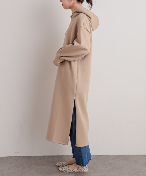 natural couture(ナチュラルクチュール)の「サイドジップダンボールニットパーカーワンピース(ワンピース・レディース・ブラック/ベージュ/カーキ/ブルー/グレイッシュベージュ・FREE)」の21枚目の写真