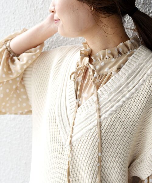 SHIPS（シップス）の「シフォンドットギャザーブラウス（シャツ/ブラウス・レディース・ベージュ/ネイビー・ONE SIZE）」の11枚目の写真