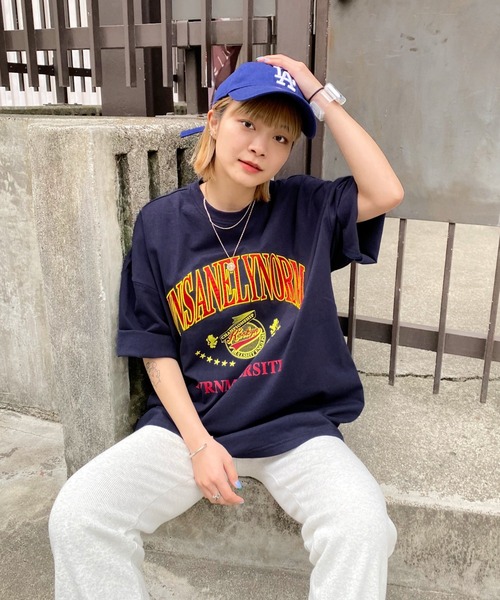 WHO'S WHO gallery(フーズフーギャラリー)の「【KOOKY'N/クーキー】刺繍viesityカレッジTEE(Tシャツ/カットソー・メンズ・ネイビー/ホワイト/ライトグレー/バーガンディー/ブラック・FREE)」の4枚目の写真