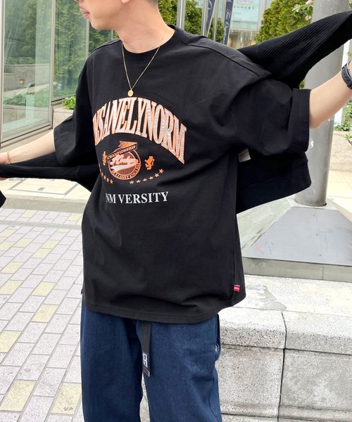 WHO'S WHO gallery(フーズフーギャラリー)の「【KOOKY'N/クーキー】刺繍viesityカレッジTEE(Tシャツ/カットソー・メンズ・ネイビー/ホワイト/ライトグレー/バーガンディー/ブラック・FREE)」の3枚目の写真