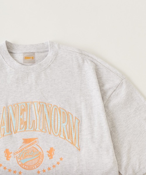 WHO'S WHO gallery(フーズフーギャラリー)の「【KOOKY'N/クーキー】刺繍viesityカレッジTEE(Tシャツ/カットソー・メンズ・ネイビー/ホワイト/ライトグレー/バーガンディー/ブラック・FREE)」の7枚目の写真