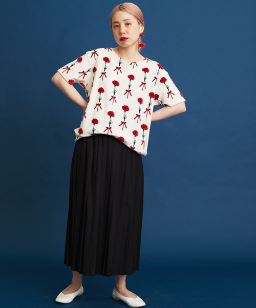 eiπe （イーペ）の「eiπe カーネーションジャカード　半袖プルオーバー（Tシャツ/カットソー・レディース・レッド/ブルー・FREE）」の6枚目の写真