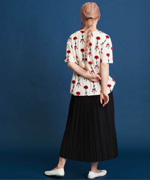 eiπe （イーペ）の「eiπe カーネーションジャカード　半袖プルオーバー（Tシャツ/カットソー・レディース・レッド/ブルー・FREE）」の10枚目の写真