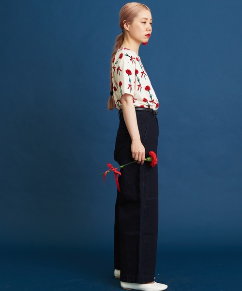 eiπe （イーペ）の「eiπe カーネーションジャカード　半袖プルオーバー（Tシャツ/カットソー・レディース・レッド/ブルー・FREE）」の4枚目の写真