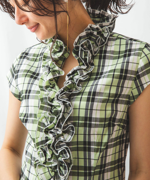 NARACAMICIE(ナラカミーチェ)の「シャイニーチェックストレッチフリル半袖シャツ(シャツ/ブラウス・レディース・グリーン/ブラウン・LARGE/MEDIUM/SMALL/XX-LARGE/X-LARGE)」の6枚目の写真