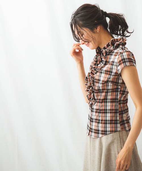 NARACAMICIE(ナラカミーチェ)の「シャイニーチェックストレッチフリル半袖シャツ(シャツ/ブラウス・レディース・グリーン/ブラウン・LARGE/MEDIUM/SMALL/XX-LARGE/X-LARGE)」の10枚目の写真