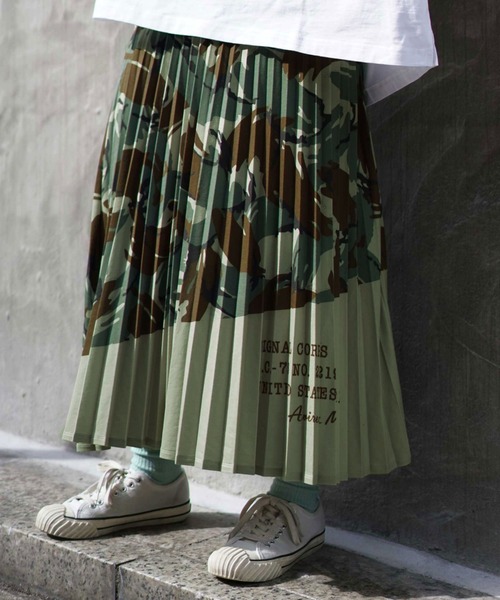 AVIREX（アヴィレックス）の「プリーツカモ カラーコンビ カモスカート/ PLEATED COLOR COMBI CAMO SKIRT（スカート・レディース・グレー系カモフラージュ/ベージュ系その他/グリーン系カモフラージュ・FREE）」の2枚目の写真