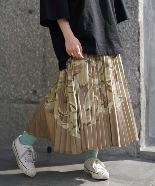 AVIREX（アヴィレックス）の「プリーツカモ カラーコンビ カモスカート/ PLEATED COLOR COMBI CAMO SKIRT（スカート・レディース・グレー系カモフラージュ/ベージュ系その他/グリーン系カモフラージュ・FREE）」の11枚目の写真