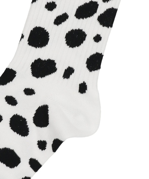 SPINNS(スピンズ)の「ダルメシアン柄リブソックス(ソックス/靴下・レディース・ホワイト×ブラック・ONESIZE)」の4枚目の写真