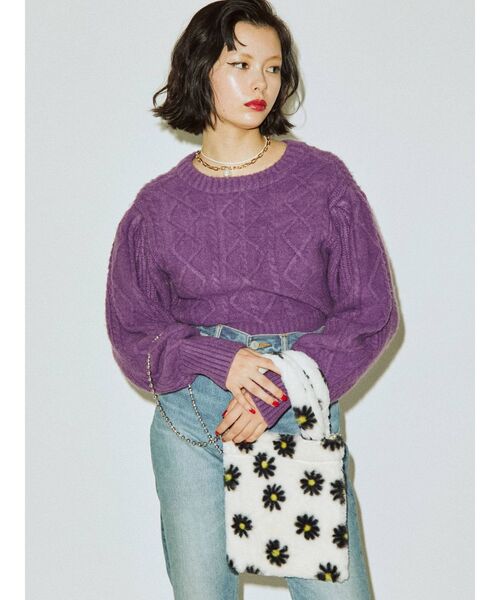 jouetie(ジュエティ)の「ボールチェーンファーBAG(ショルダーバッグ・レディース・オフホワイト/ブラック/ベージュ・FREE)」の7枚目の写真