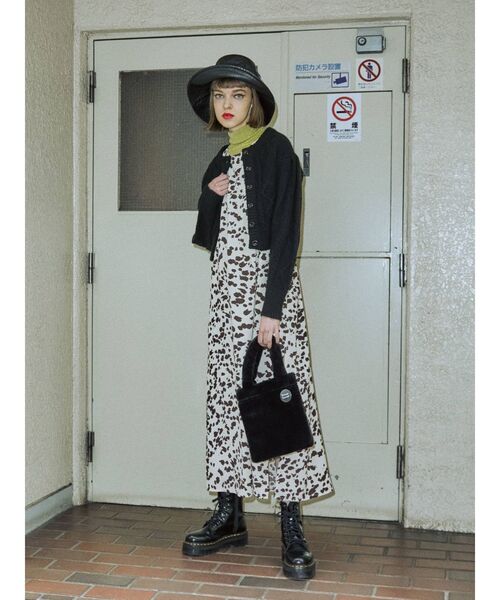 jouetie(ジュエティ)の「ボールチェーンファーBAG(ショルダーバッグ・レディース・オフホワイト/ブラック/ベージュ・FREE)」の18枚目の写真