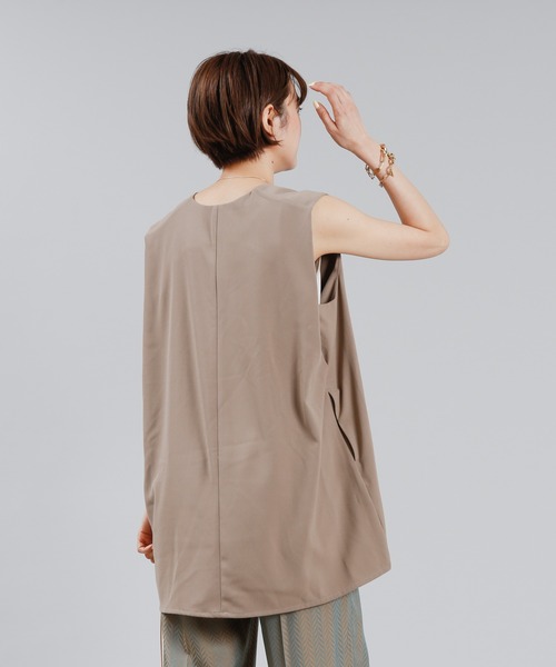 DouDou(ドゥドゥ)の「ショルダータックベスト AW(ベスト・レディース・ベージュ/ブラック・FREE)」の4枚目の写真