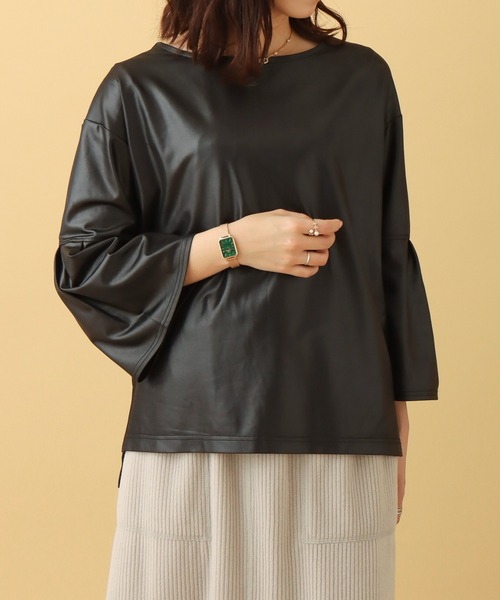 libelle more（リベル モア）の「フェイクレザーライクカットソー（Tシャツ/カットソー・レディース・ブラック/ベージュ/ブラウン/カーキ・M/L）」の2枚目の写真