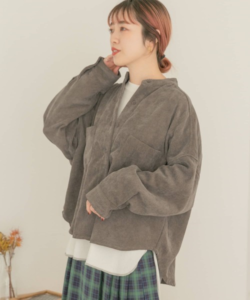 ITEMS URBANRESEARCH（アイテムズ アーバンリサーチ）の「コーデュロイビッグシャツ（シャツ/ブラウス・レディース・ライトカーキ/チャコールグレー/ブラウン/アイボリー/ベージュ・FREE）」の4枚目の写真
