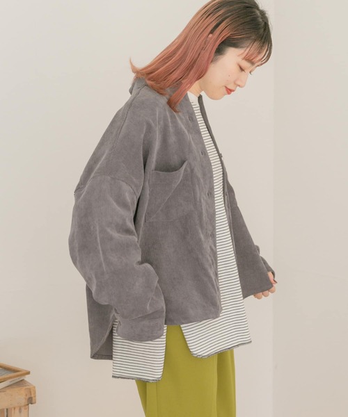 ITEMS URBANRESEARCH（アイテムズ アーバンリサーチ）の「コーデュロイビッグシャツ（シャツ/ブラウス・レディース・ライトカーキ/チャコールグレー/ブラウン/アイボリー/ベージュ・FREE）」の3枚目の写真
