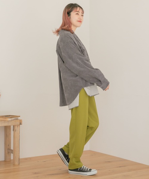 ITEMS URBANRESEARCH（アイテムズ アーバンリサーチ）の「コーデュロイビッグシャツ（シャツ/ブラウス・レディース・ライトカーキ/チャコールグレー/ブラウン/アイボリー/ベージュ・FREE）」の20枚目の写真