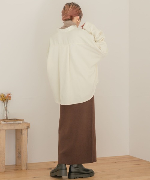 ITEMS URBANRESEARCH（アイテムズ アーバンリサーチ）の「コーデュロイビッグシャツ（シャツ/ブラウス・レディース・ライトカーキ/チャコールグレー/ブラウン/アイボリー/ベージュ・FREE）」の22枚目の写真