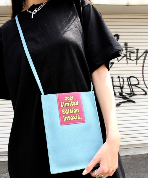 intoxic.（イントキシック）の「WEB限定【intoxic.】イナフ　クロスキャリー（ショルダーバッグ・レディース・ブラック/ベージュ/ブルー・FREE）」の14枚目の写真