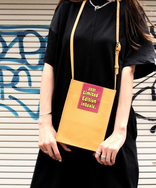 intoxic.（イントキシック）の「WEB限定【intoxic.】イナフ　クロスキャリー（ショルダーバッグ・レディース・ブラック/ベージュ/ブルー・FREE）」の18枚目の写真