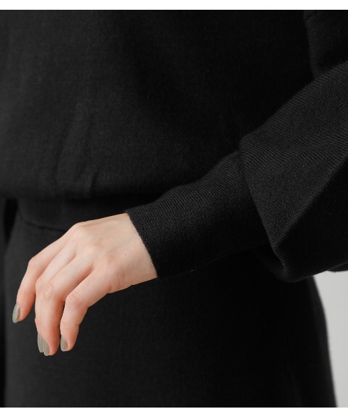 AZUL by moussy（アズールバイマウジー）の「BOTTLE NECK BLOUSING OP/ボトルネックブラウジングワンピ（ワンピース・レディース・ブラック/ダークグリーン/ライトブラウン・SMALL/MEDIUM）」の14枚目の写真