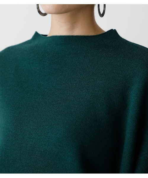 AZUL by moussy（アズールバイマウジー）の「BOTTLE NECK BLOUSING OP/ボトルネックブラウジングワンピ（ワンピース・レディース・ブラック/ダークグリーン/ライトブラウン・SMALL/MEDIUM）」の11枚目の写真