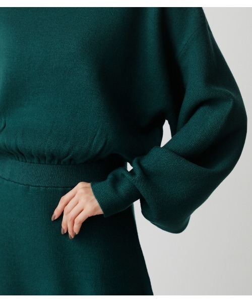 AZUL by moussy（アズールバイマウジー）の「BOTTLE NECK BLOUSING OP/ボトルネックブラウジングワンピ（ワンピース・レディース・ブラック/ダークグリーン/ライトブラウン・SMALL/MEDIUM）」の15枚目の写真