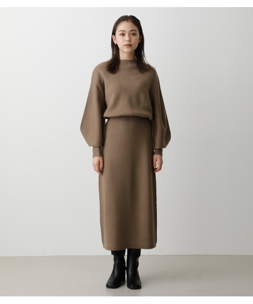 AZUL by moussy（アズールバイマウジー）の「BOTTLE NECK BLOUSING OP/ボトルネックブラウジングワンピ（ワンピース・レディース・ブラック/ダークグリーン/ライトブラウン・SMALL/MEDIUM）」の6枚目の写真