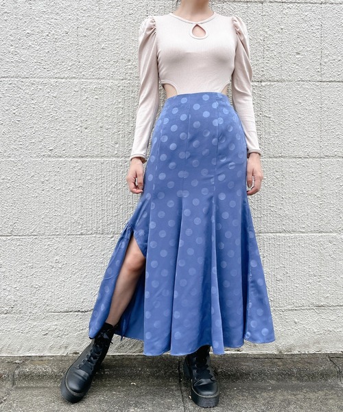 lilLilly(リルリリー)の「ドットサテンスリットスカート(スカート・レディース・ブルー/ピンク/ブラック・FREE)」の3枚目の写真