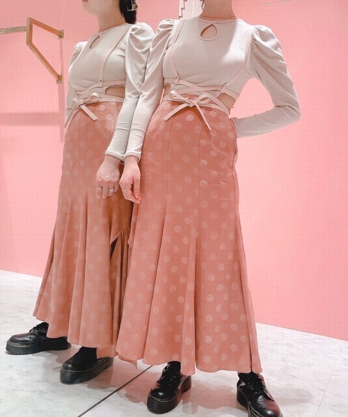 lilLilly(リルリリー)の「ドットサテンスリットスカート(スカート・レディース・ブルー/ピンク/ブラック・FREE)」の11枚目の写真