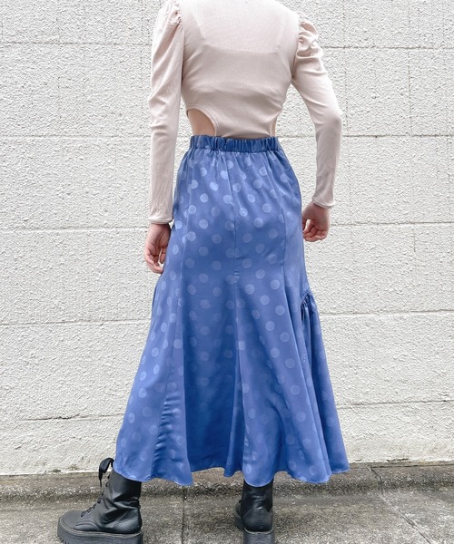 lilLilly(リルリリー)の「ドットサテンスリットスカート(スカート・レディース・ブルー/ピンク/ブラック・FREE)」の4枚目の写真