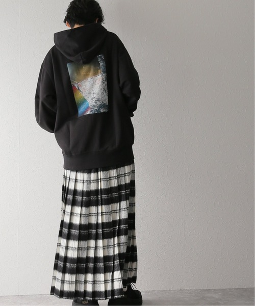 JOURNAL STANDARD(ジャーナルスタンダード)の「【NOODLE JOURNAL/ヌードル ジャーナル】フォトスウェット フーディ(パーカー・レディース・チャコールグレー/ブラック・LARGE/X-LARGE)」の5枚目の写真