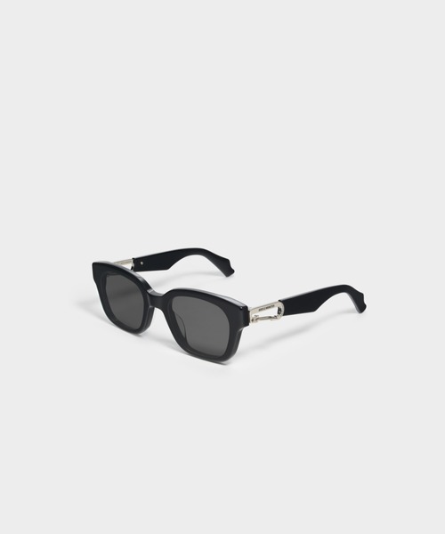 AMBUSH（アンブッシュ）の「GENTLE MONSTER x AMBUSH CARABINER 1