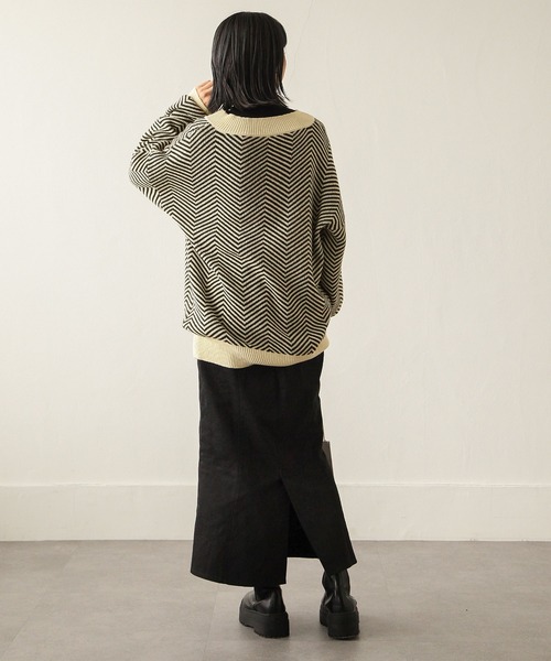Chillfar（チルファー）の「ジャガード深Vロングニット（ニット/セーター・レディース・ブラック系/ブラック系1/ベージュ系/ベージュ系1・MEDIUM/LARGE）」の11枚目の写真